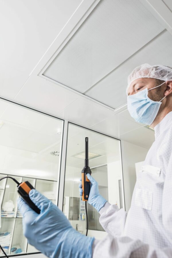 Humidity  measurements in cleanrooms with high-precision humidity probe and testo 440