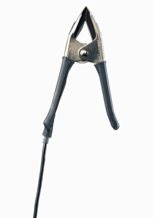 Clamp probe for measurements on pipes